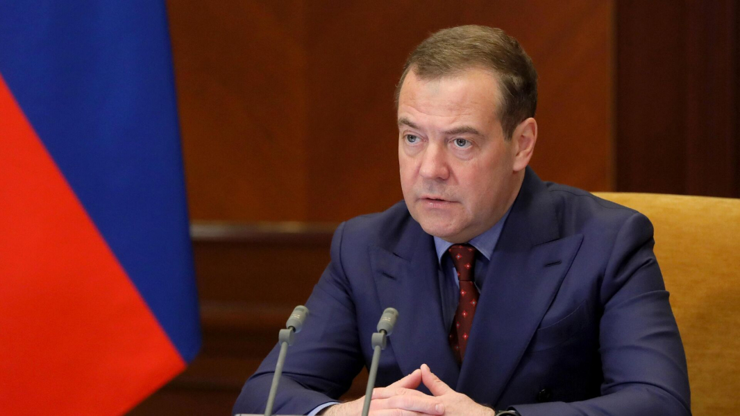 Медведев назвал ядерный конфликт плохой историей с тяжелейшим исходом Медведев назвал ядерный конфликт плохой историей с тяжелейшим исходом