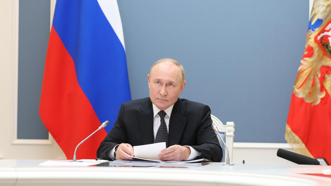 Путин: Россия должна быть готова отразить военную агрессию на любых направлениях Путин: Россия должна быть готова отразить военную агрессию на любых направлениях